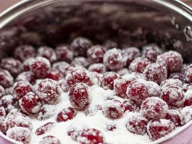 Варенье из вишни с косточкой на зиму: простой рецепт